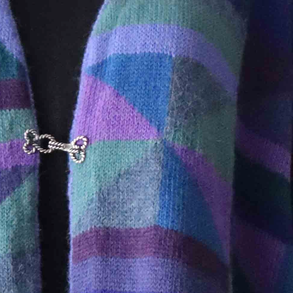 Women's wrap cardigan alpaca with 3 / 4 sleeves, graphic pattern. made in Peru by PFL knitwear Women's wrap cardigan alpaca with 3 / 4 sleeves, graphic pattern. made in Peru by PFL knitwear