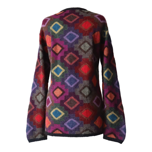 Women's cardigan hand intarsia knitted 100% alpaca, with diamond pattern. Made in Peru by PFL knitwear