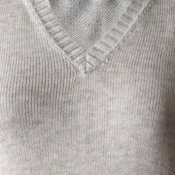 Women's alpaca sweater, with  V- neck and half long sleeves. Made in Peru by PFL knitwear