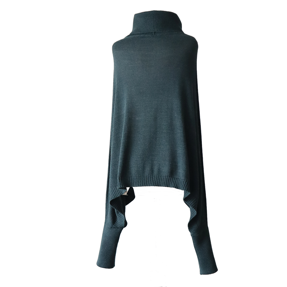 Poncho alpaca with sleeves and turtle neck, 100% baby or royal alpaca. Made in Peru by PFL knitwear Poncho alpaca with sleeves and turtle neck, 100% baby or royal alpaca. Made in Peru by PFL knitwear