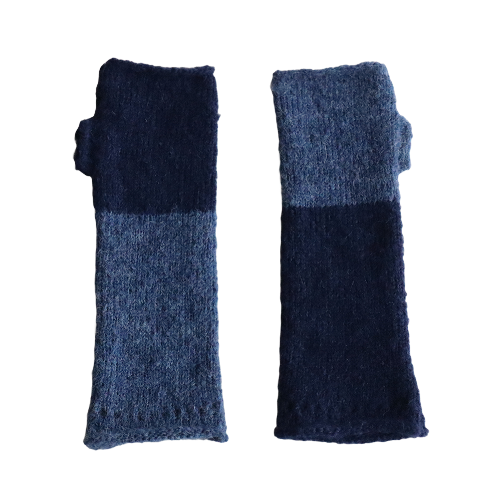 Fingerless gloves made of soft brushed alpaca yarn, wrist warmers, opposite color design. Made in Peru by PFL knitwear