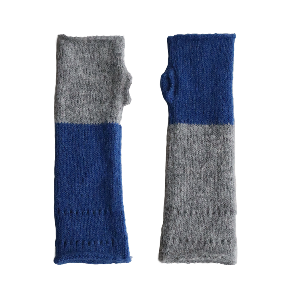 Fingerless gloves made of soft brushed alpaca yarn, wrist warmers, opposite color design. Made in Peru by PFL knitwear