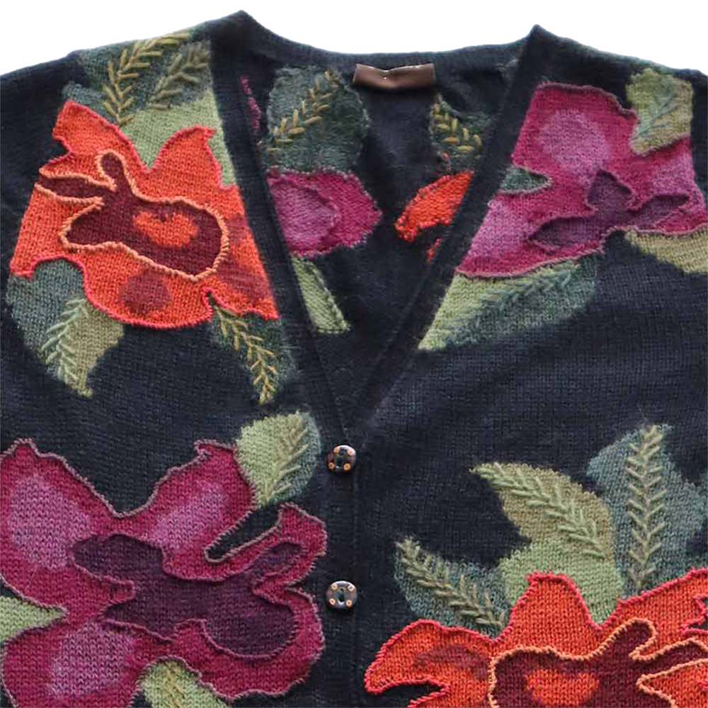 Women's alpaca cardigan Paclla, multicolor Intarsia knitted with flower pattern. Women's alpaca cardigan Paclla, multicolor Intarsia knitted with flower pattern.