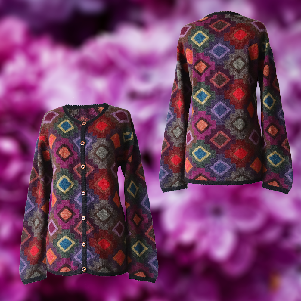 Women's cardigan hand intarsia knitted 100% alpaca, with diamond pattern. Made in Peru by PFL knitwear