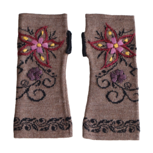 Fingerless alpaca gloves jacquard knitted with embroidered details. Made in Peru