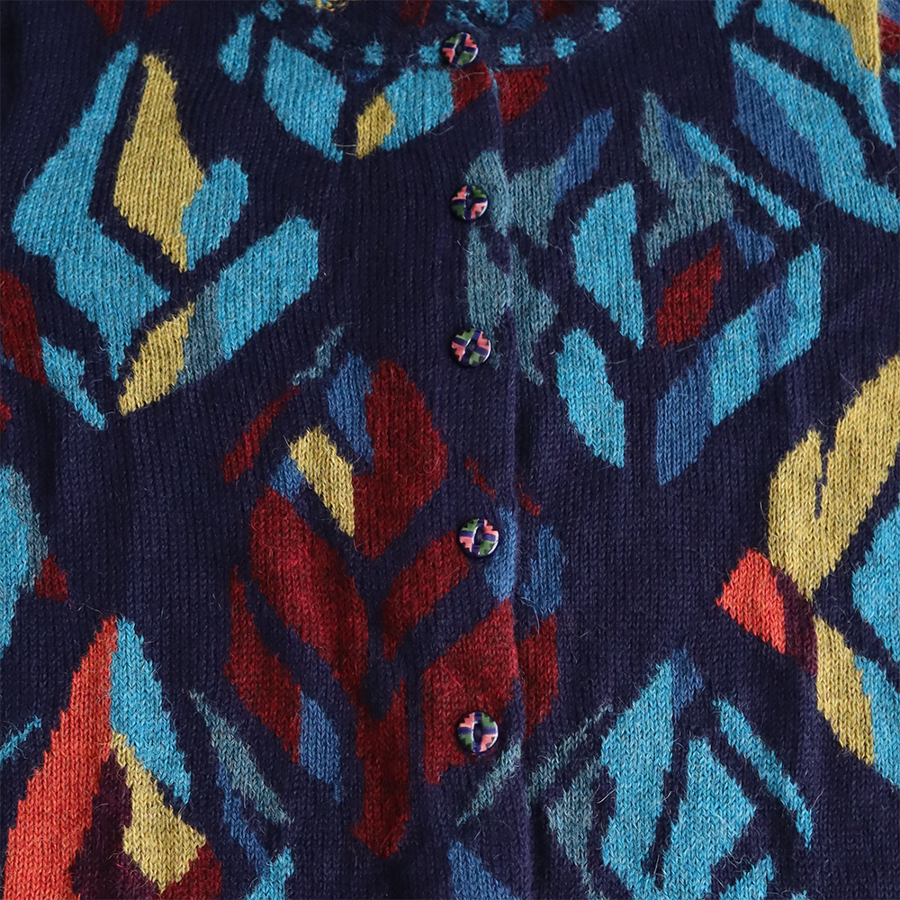 pflknitwear.com B2B Women's alpaca cardigan Tulipan, multi color, Intarsia knitted with modern flower pattern. pflknitwear.com B2B Women's alpaca cardigan Tulipan, multi color, Intarsia knitted with modern flower pattern.