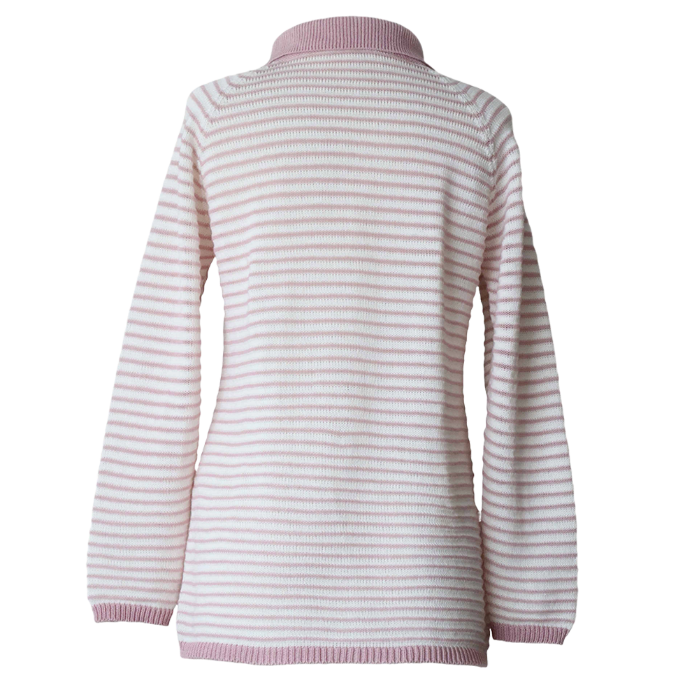 Women's cardigan with relief knitted stripes and button closure.