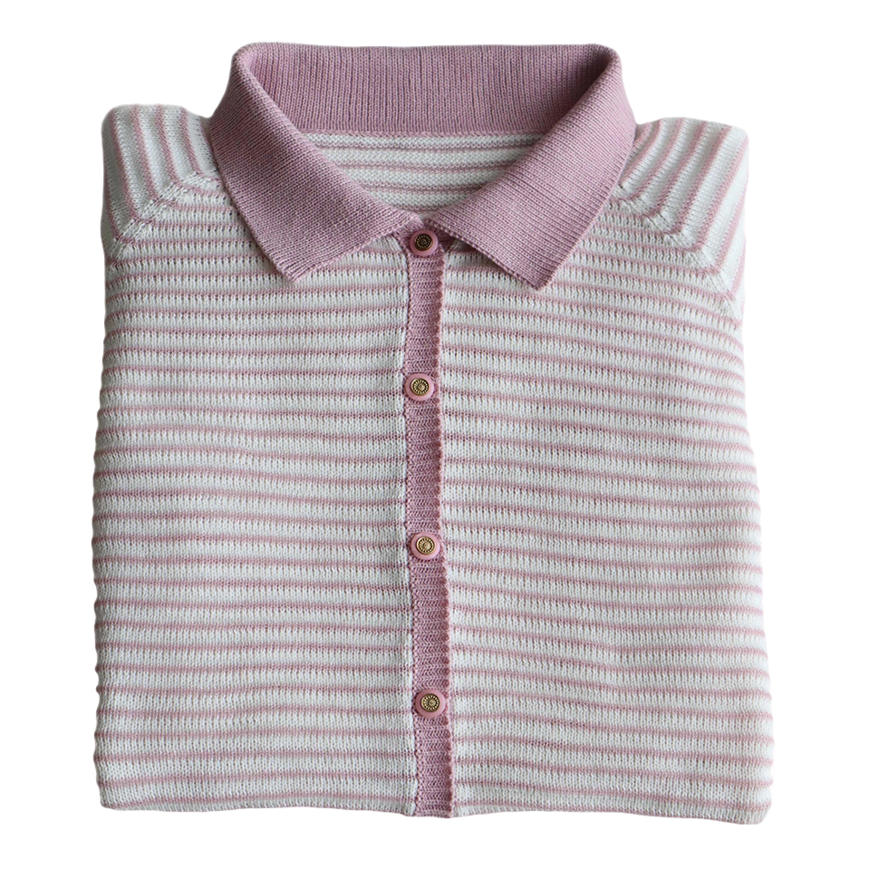 Women's cardigan with relief knitted stripes and button closure.