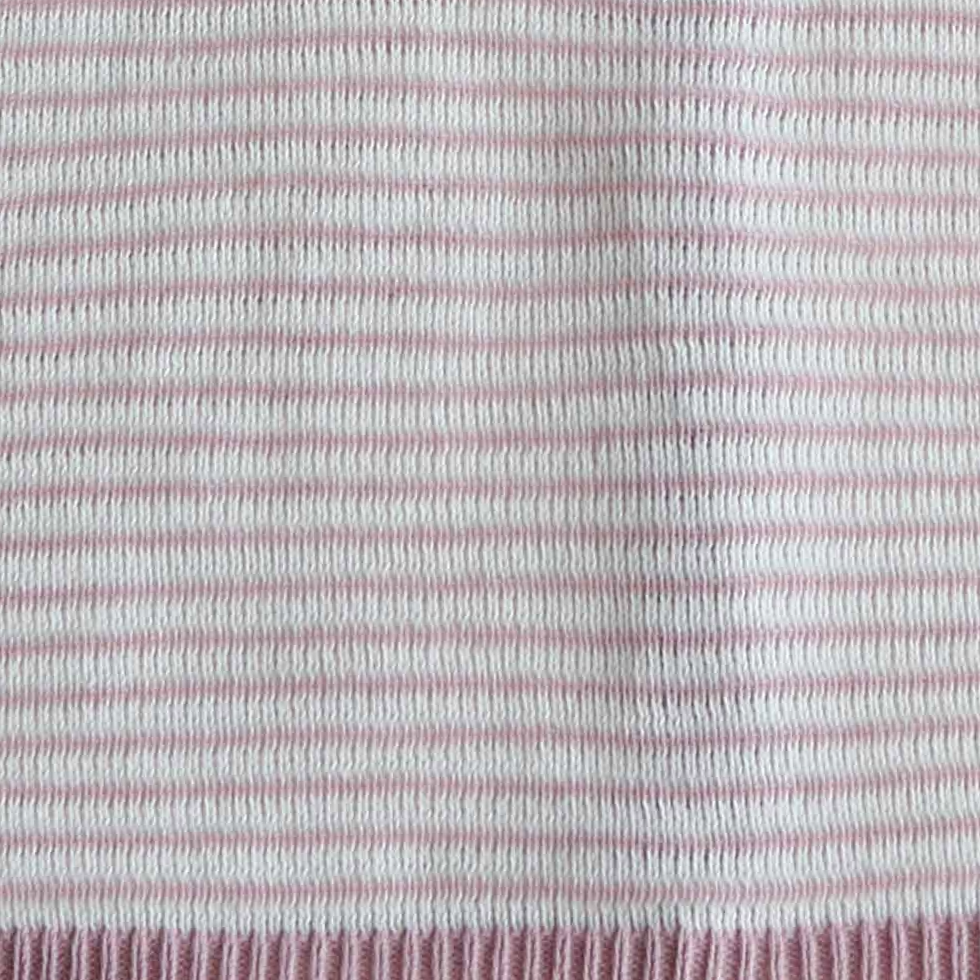 Women's cardigan with relief knitted stripes and button closure.