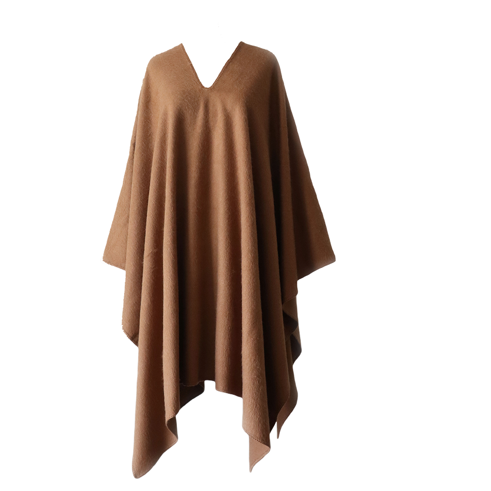 pflknitwear.com Poncho classic knitted model, felted solid color with V-neck. pflknitwear.com Poncho classic knitted model, felted solid color with V-neck.