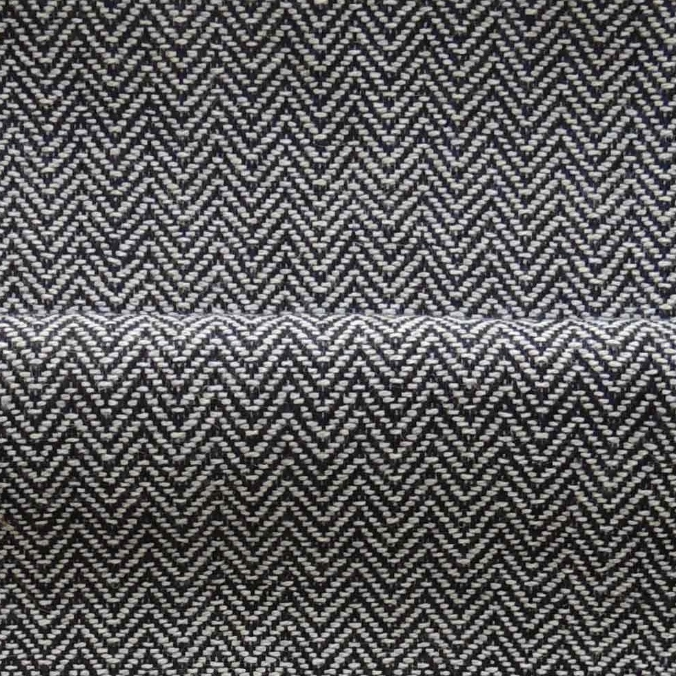 pflknitwear.com Men scarf, hand woven scarf with herringbone pattern and short fringes, navy blue / creme white pflknitwear.com Men scarf, hand woven scarf with herringbone pattern and short fringes, navy blue / creme white