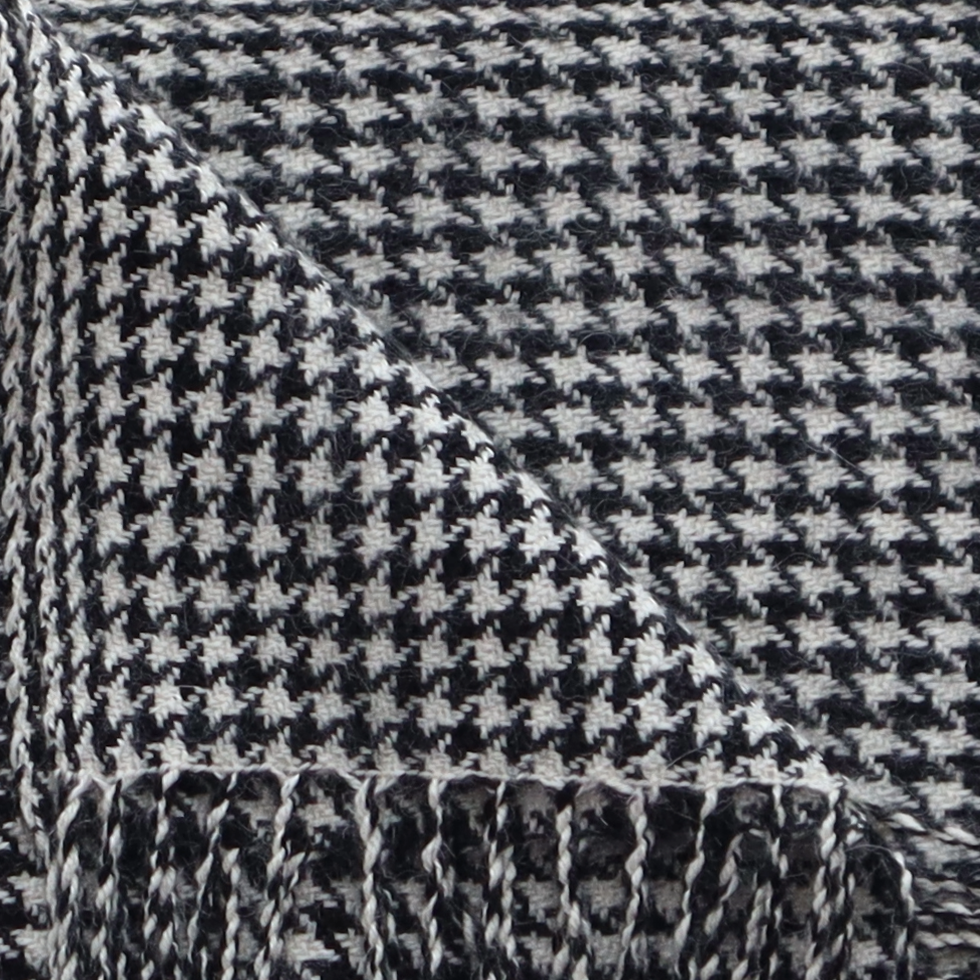 pflknitwear.com Unisex scarf, classic scarf with a traditional houndstooth pattern pflknitwear.com Unisex scarf, classic scarf with a traditional houndstooth pattern