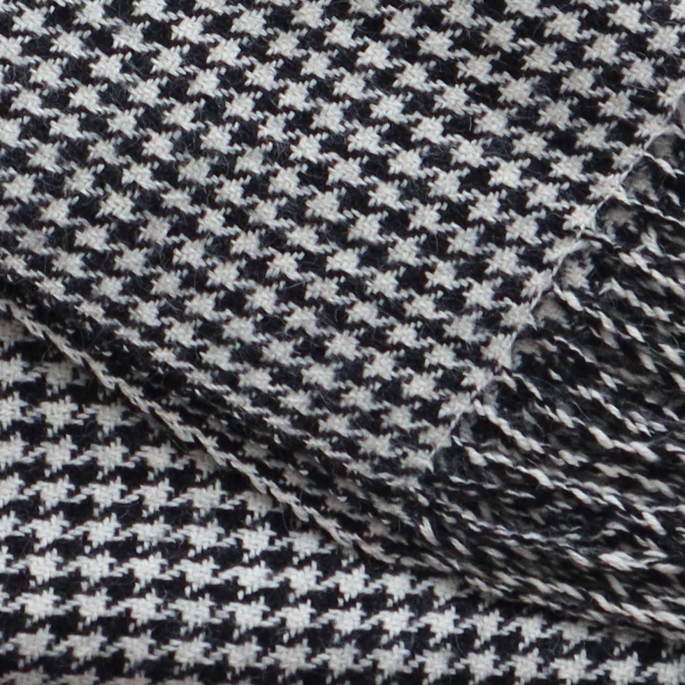pflknitwear.com Unisex scarf, classic scarf with a traditional houndstooth pattern pflknitwear.com Unisex scarf, classic scarf with a traditional houndstooth pattern