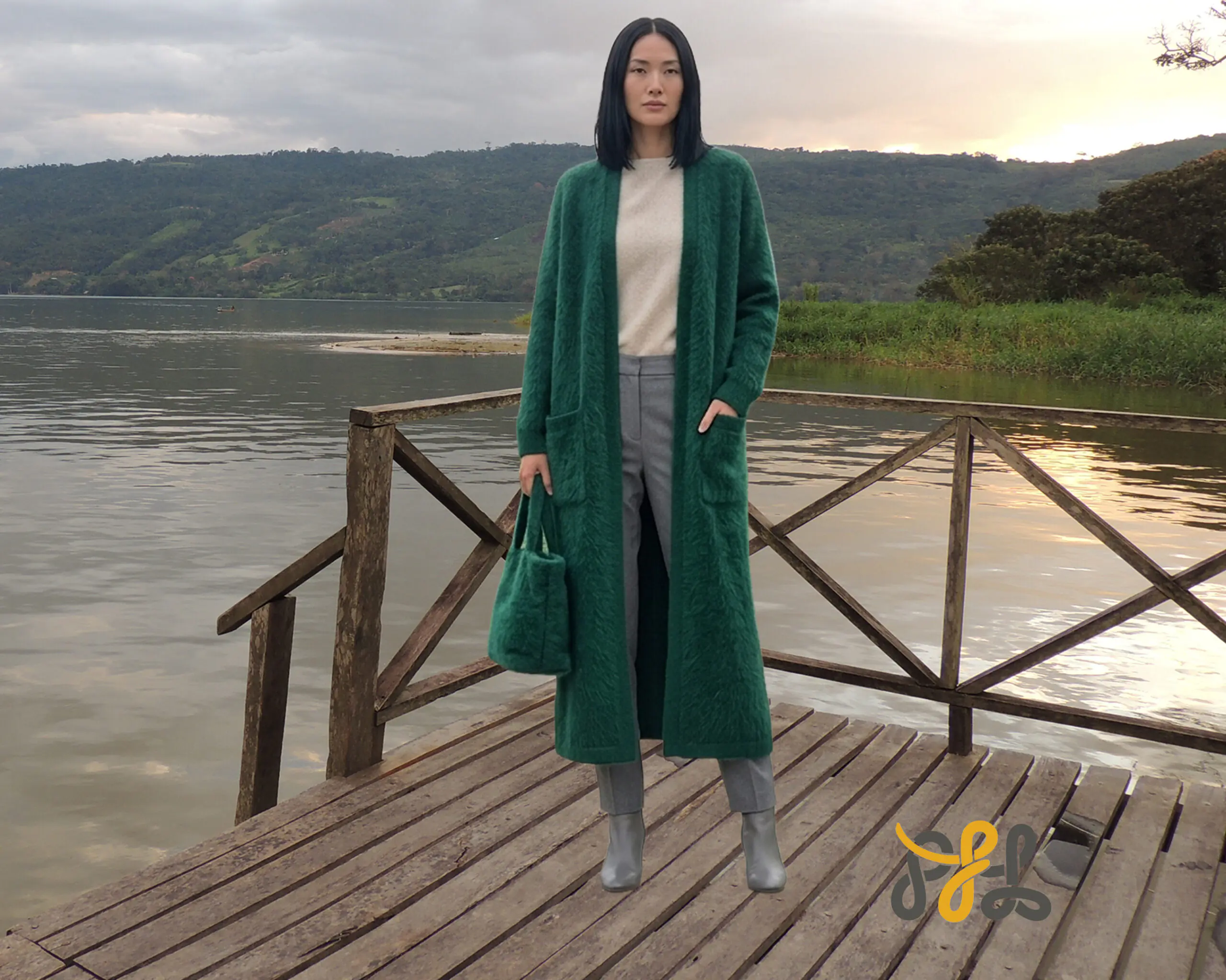Cardigan Coat Suri Alpaca Oversized Shawl Collar Hand Knitted color Green. Made in Peru by PFL knitwear Cardigan Coat Suri Alpaca Oversized Shawl Collar Hand Knitted color Green. Made in Peru by PFL knitwear