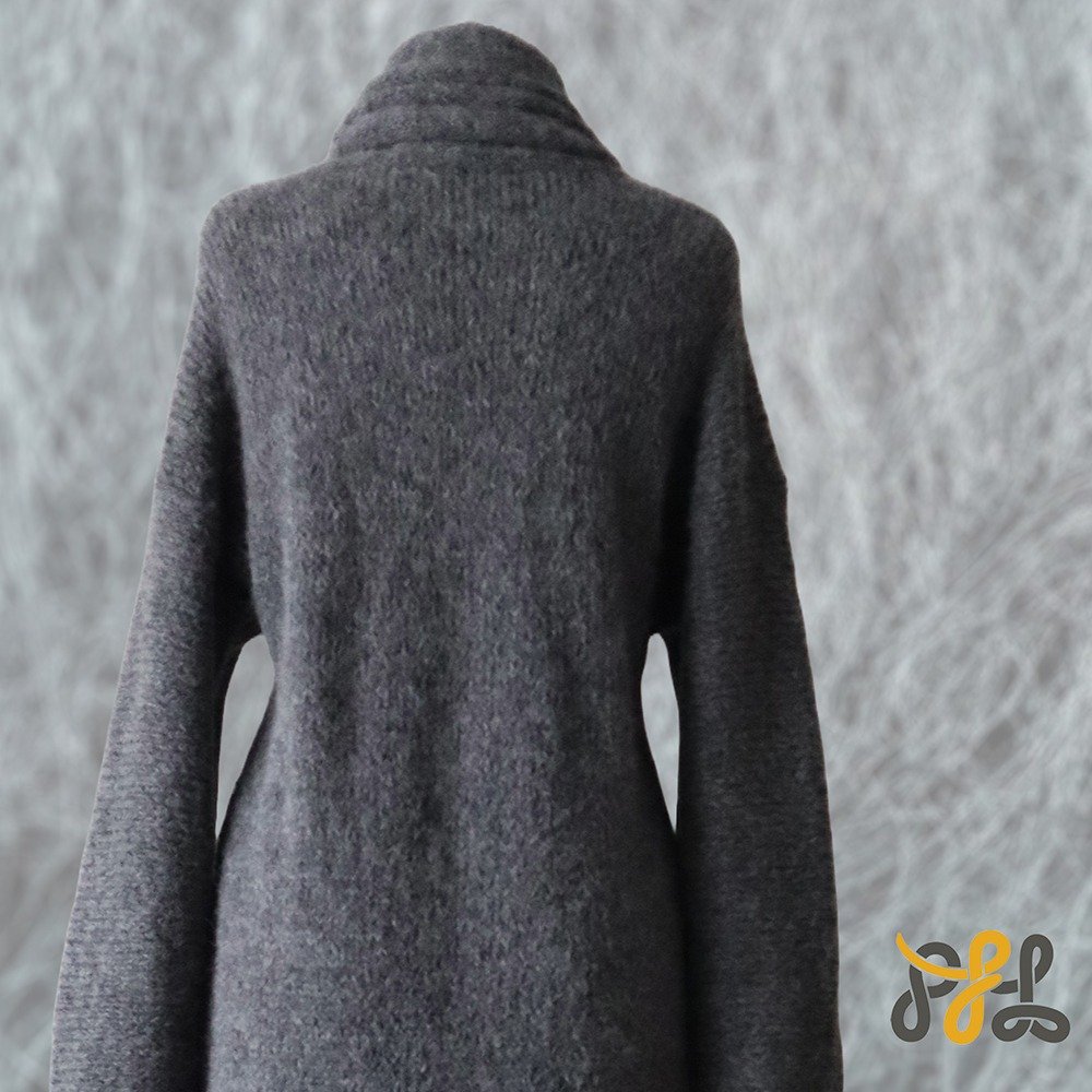 Cardigan Coat Suri Alpaca Oversized Shawl Collar Hand Knitted color Gray Made in Peru by PFL knitwear.