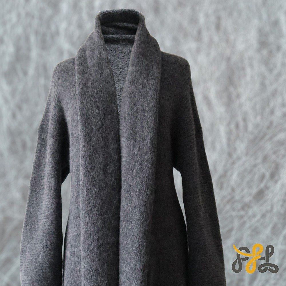 Cardigan Coat Suri Alpaca Oversized Shawl Collar Hand Knitted color Gray Made in Peru by PFL knitwear.